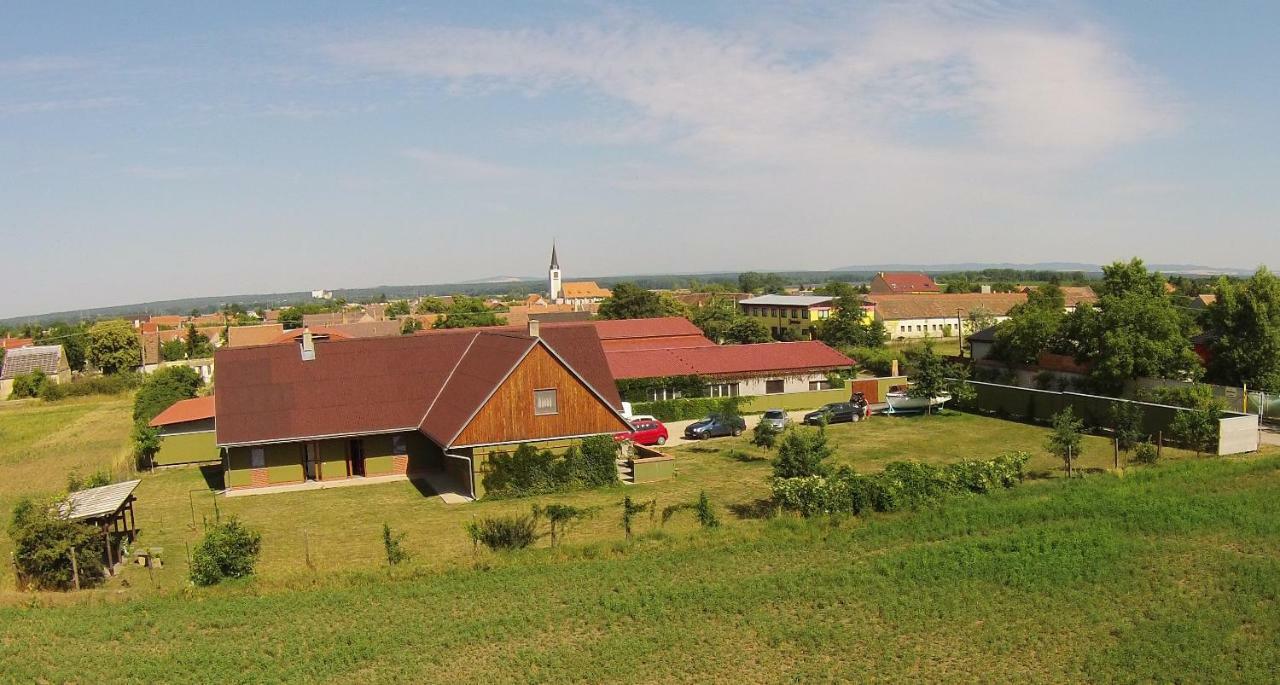 Penzion Pod Vapenkami Strážnice Екстериор снимка